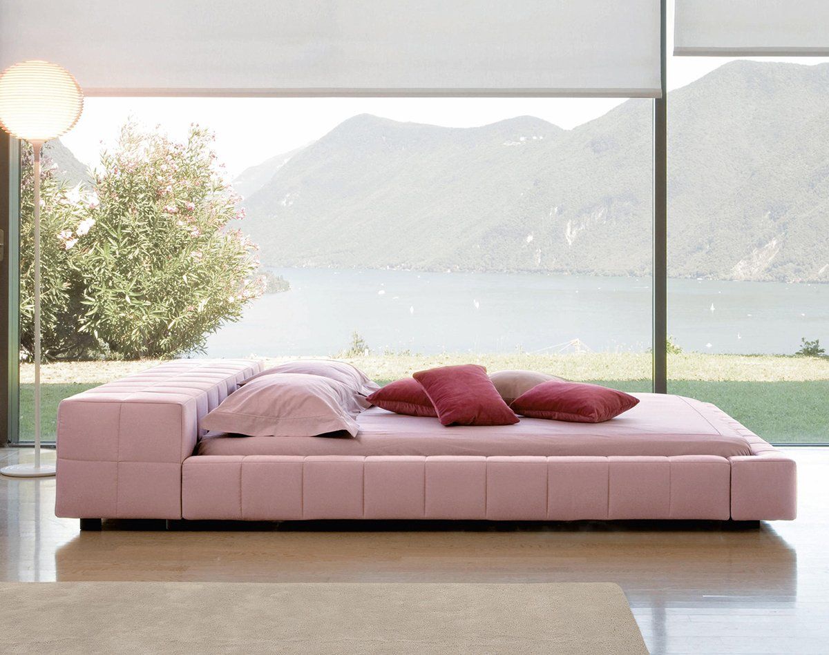Кровать двуспальная с двумя пуфами 160х200 см розовая Squaring Isola Alta