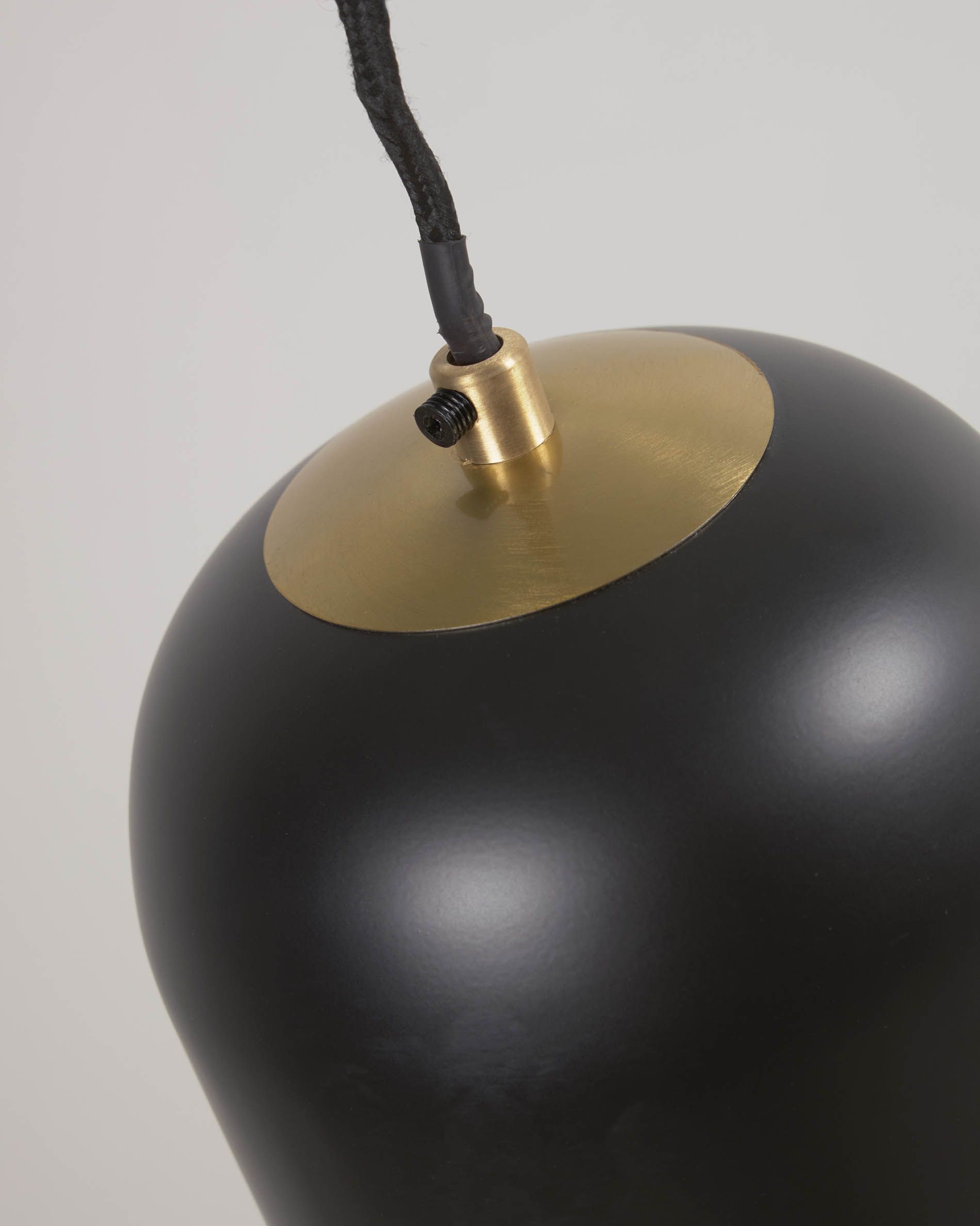 Металлический светильник Eulogia окрашенный в черный цвет