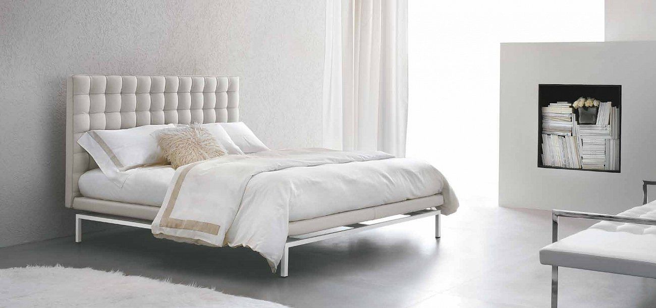 Кровать двуспальная с кожаным изголовьем 180х200 см коричневая Boss Bed