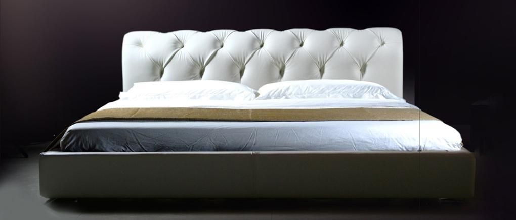 Кровать двуспальная с кожаным изголовьем 180х200 см белая Adelle