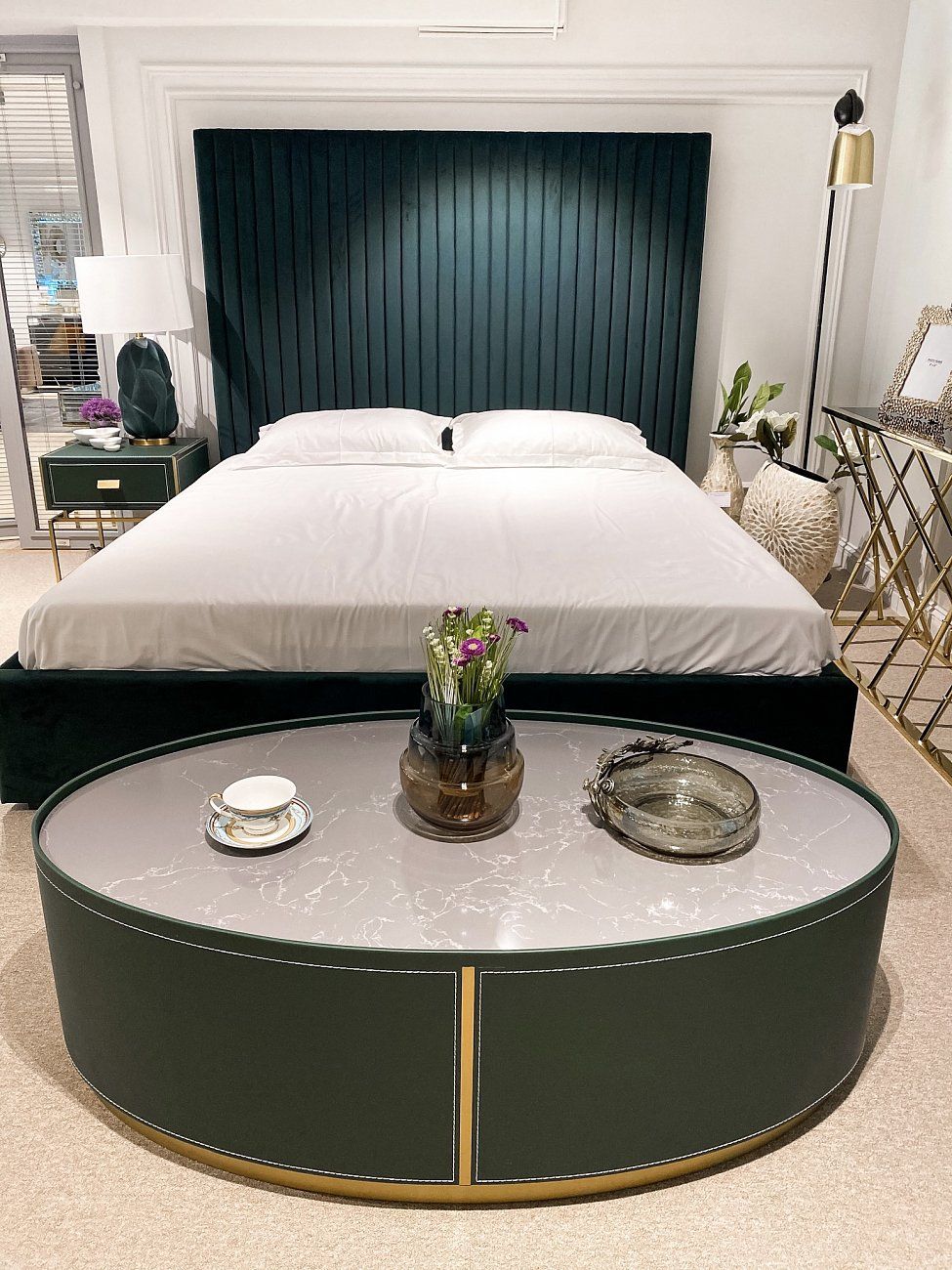 Кровать двуспальная с мягким изголовьем 180х200 см зеленый лес Mora