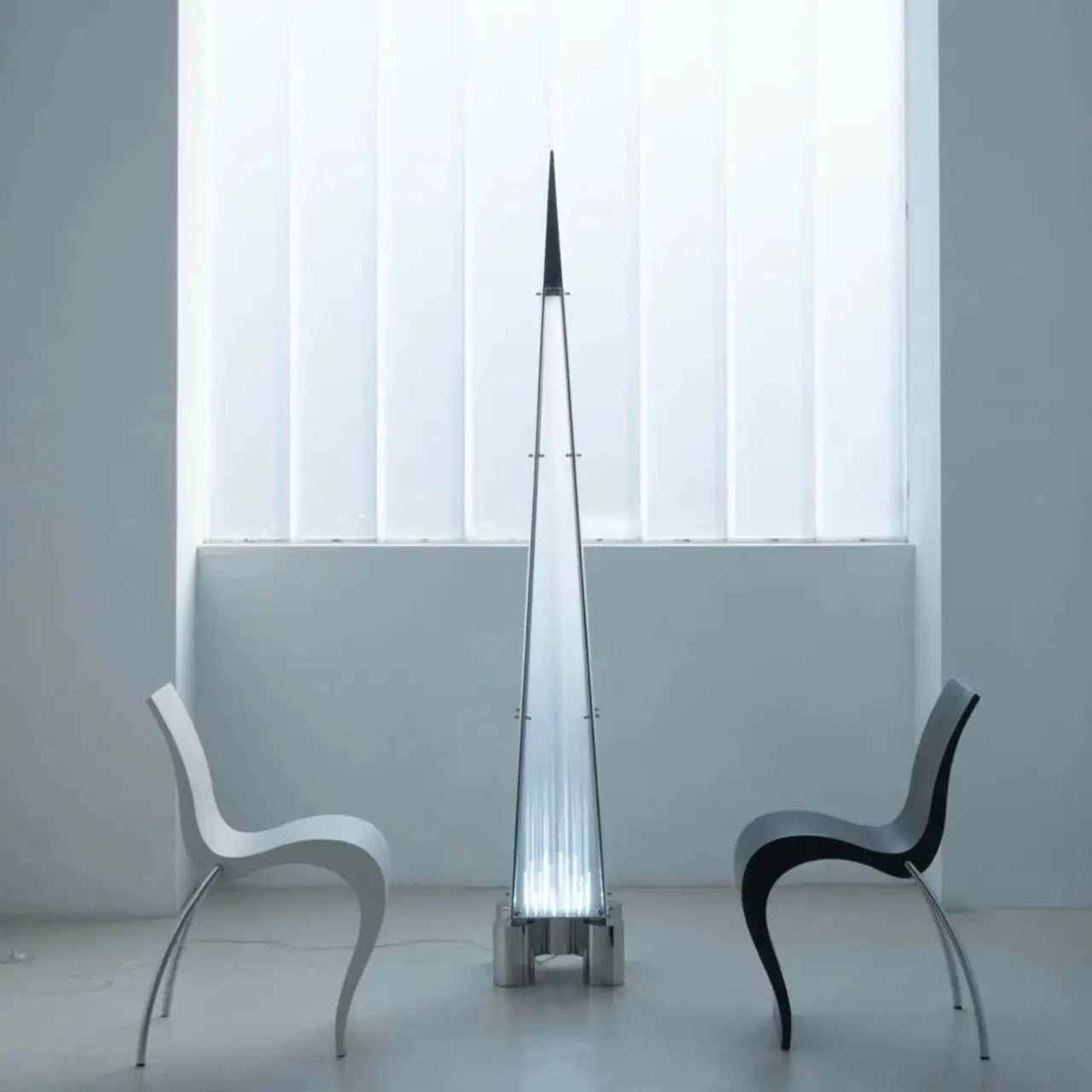 Floor lamp OMRON by Romatti