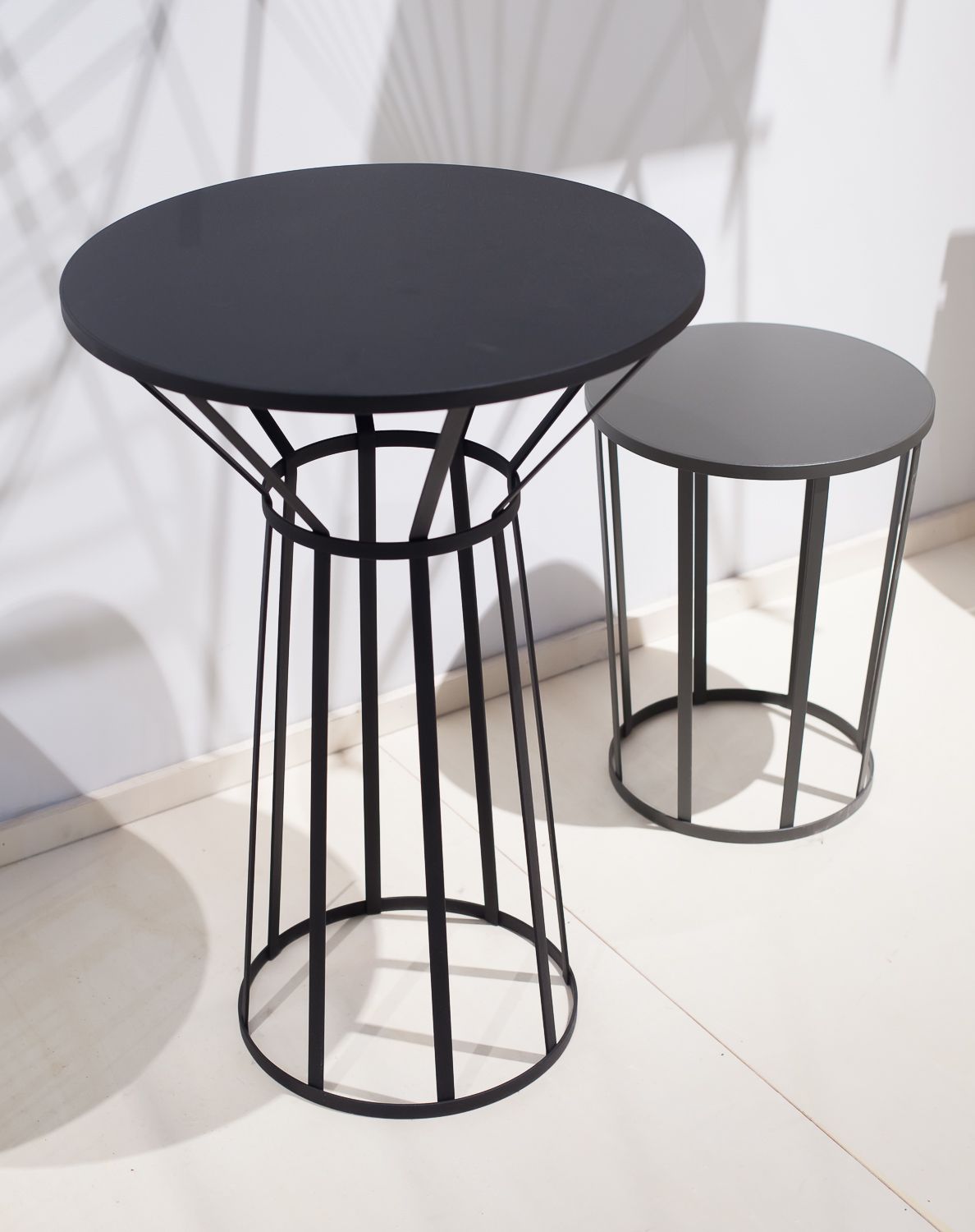 Table-bistro Hollo by Petite Friture