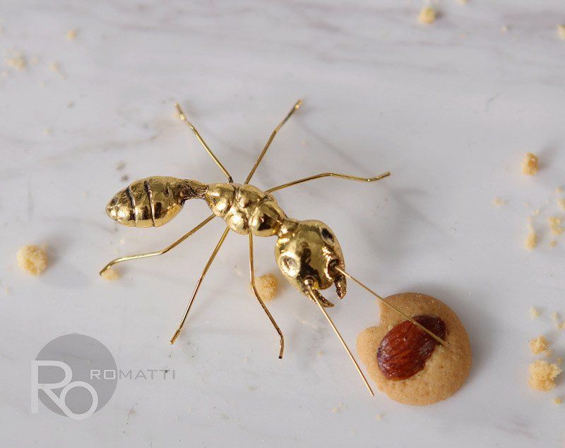 Designer statuette GOLDEN ANT by Romatti