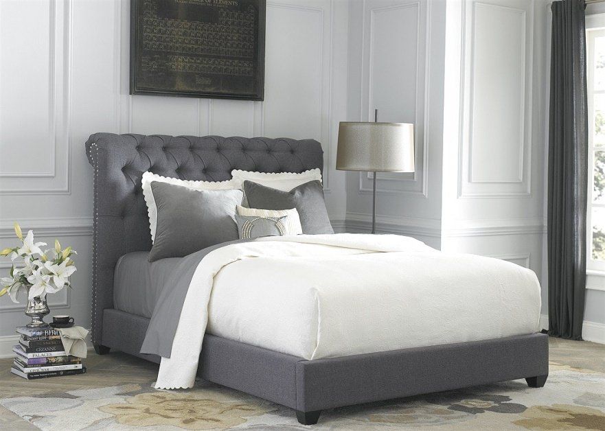 Кровать двуспальная 160х200 бежевая из велюра Chesterfield Fabric Sleigh Bed