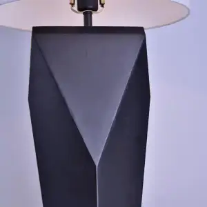 Дизайнерская настольная лампа с абажуром OPOLLO by Romatti