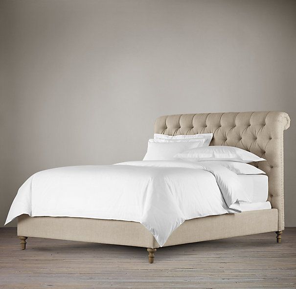 Кровать двуспальная 160х200 бежевая из велюра Chesterfield Fabric Sleigh Bed