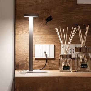 Дизайнерская светодиодная настольная лампа TETATET by Romatti