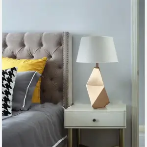 Дизайнерская настольная лампа с абажуром OLLORE by Romatti