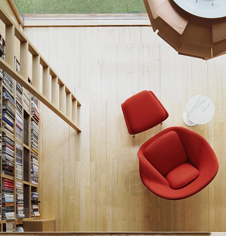 Designer chair WOMB by Romatti