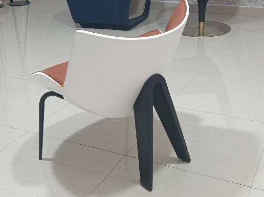 Zerwaides chair by Romatti