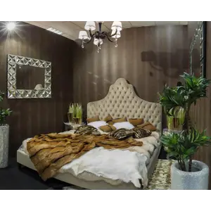 Кровать двуспальная 180х200 см коричневая с каретной стяжкой Julia