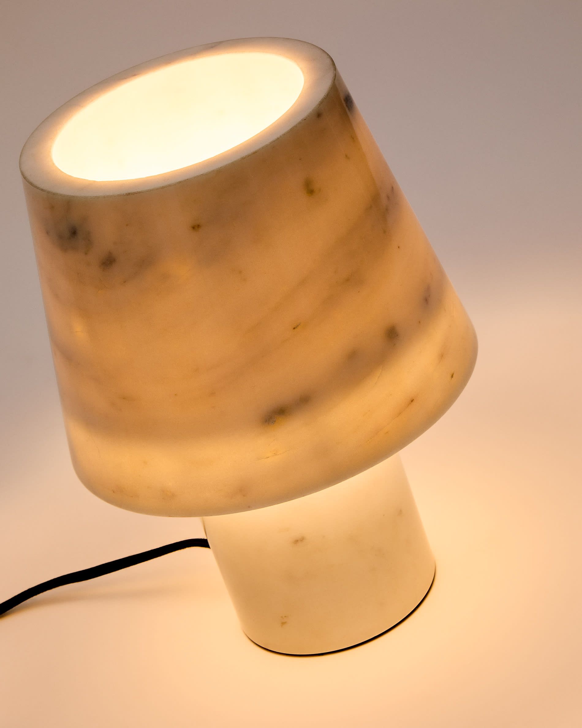 Настольная лампа Alaro из белого мрамора Alaro