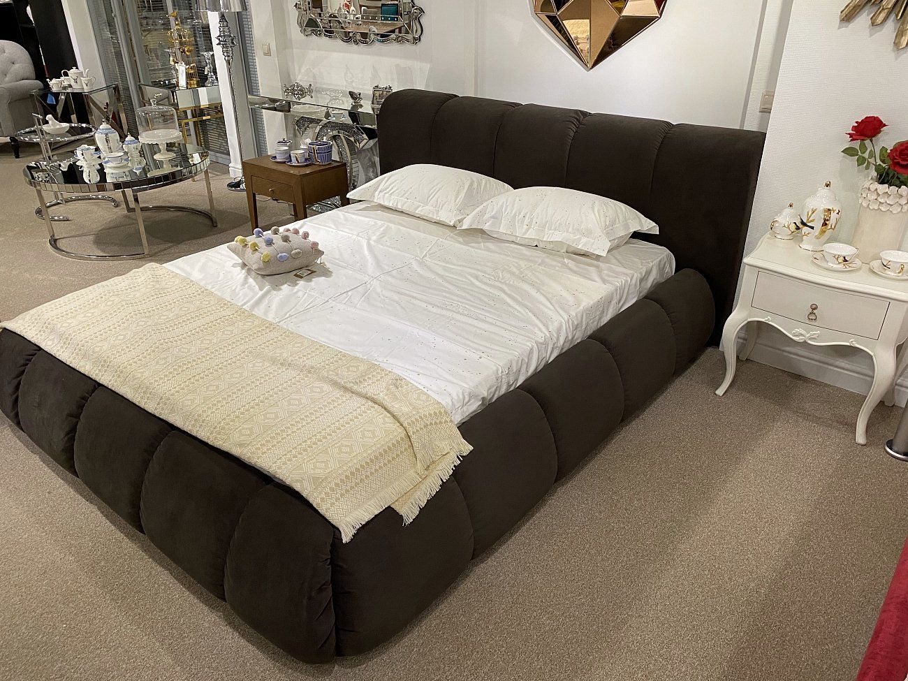 Кровать двуспальная 160х200 см коричневая Mobili