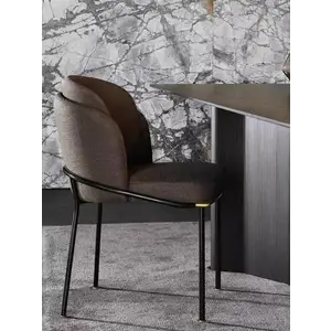 CALER chair by Romatti