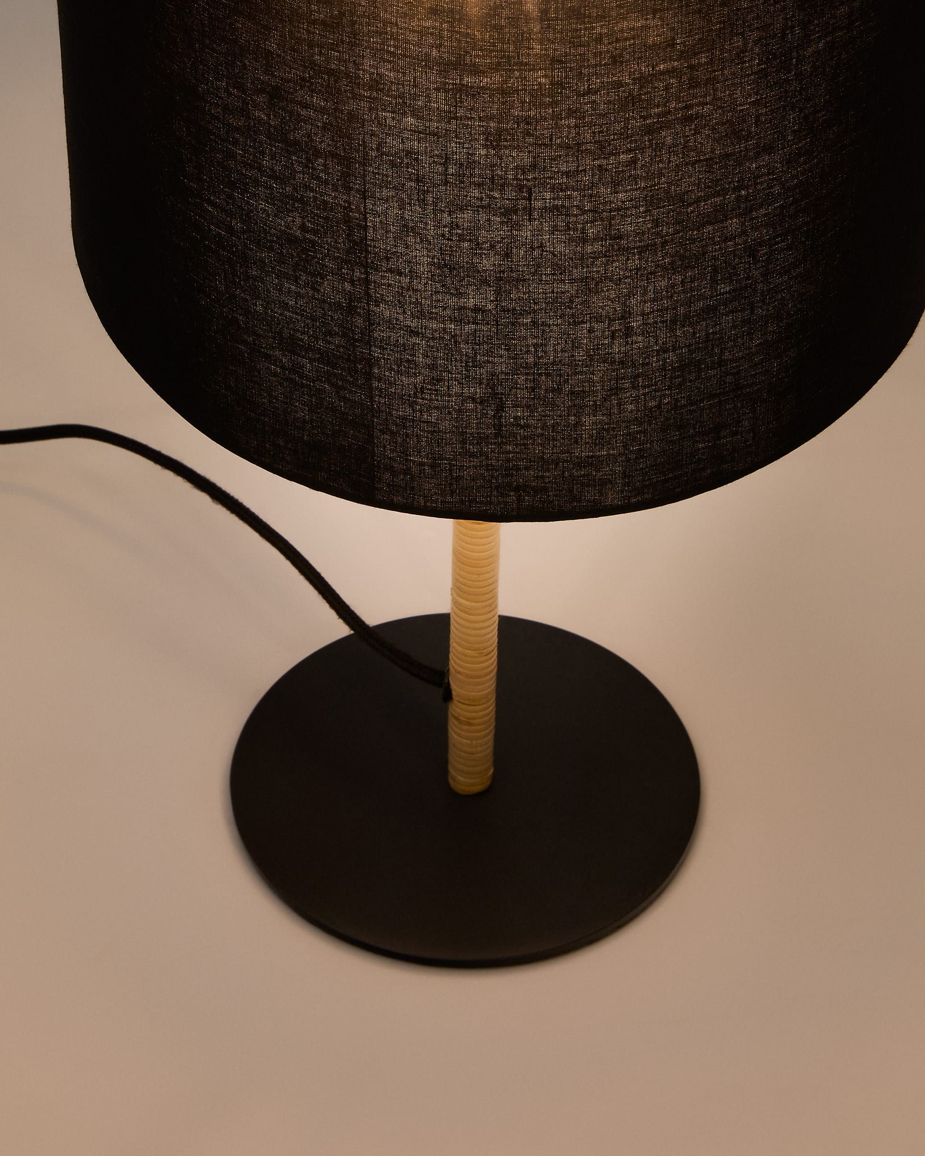 Настольная лампа Pina из металла и ротанга с черным хлопковым абажуром pina